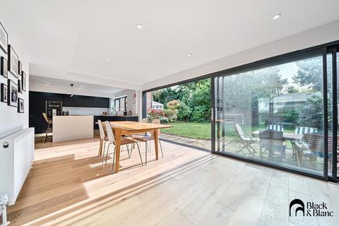 4 bedroom detached house for sale, Thornton Dene, Beckenham, BR3