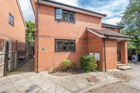 1 bedroom flat for sale, Yewtree Close, Harrow, Middlesex, HA2