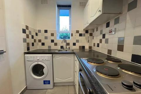 Studio to rent, Dennington Park Road, London