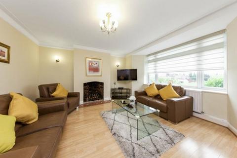 4 bedroom flat to rent, Neville's Court, Dollis Hill