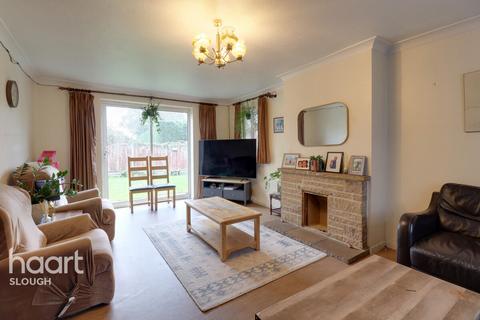 4 bedroom link detached house for sale, Rochfords Gardens, Slough