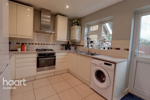 4 bedroom link detached house for sale, Rochfords Gardens, Slough