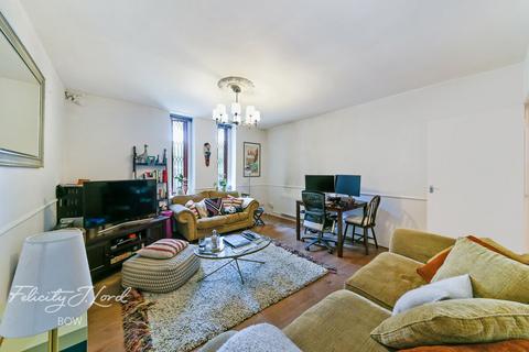 1 bedroom flat for sale, St Leonards Road, London