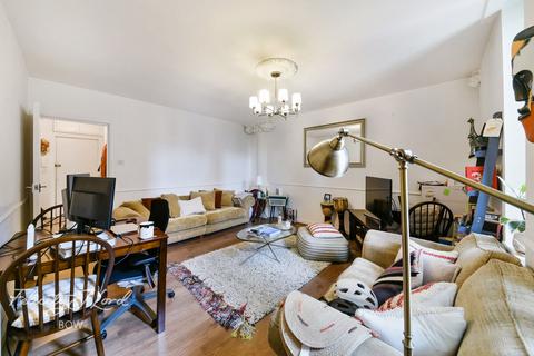 1 bedroom flat for sale, St Leonards Road, London