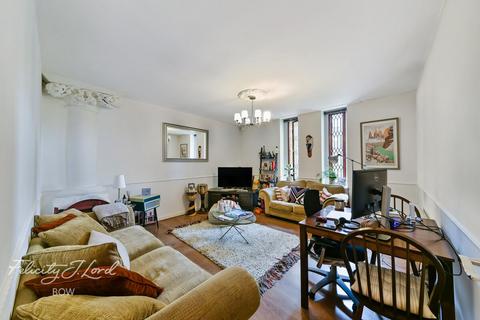 1 bedroom flat for sale, St Leonards Road, London