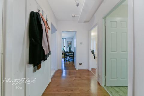 1 bedroom flat for sale, St Leonards Road, London