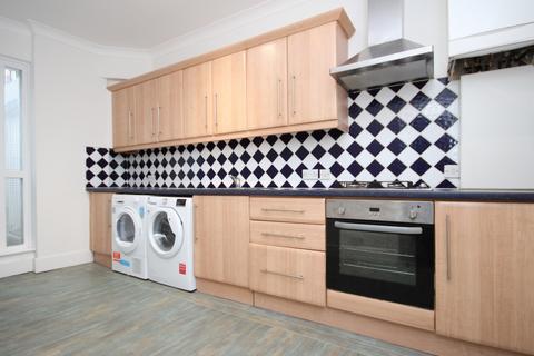 2 bedroom flat to rent, Warden Road, Kentish Town, NW5