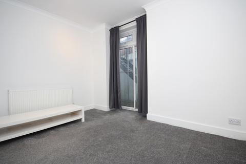 2 bedroom flat to rent, Warden Road, Kentish Town, NW5