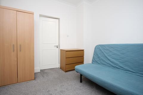 2 bedroom flat to rent, Warden Road, Kentish Town, NW5