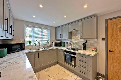 3 bedroom end of terrace house for sale, Bankside, Wombourne, WV5