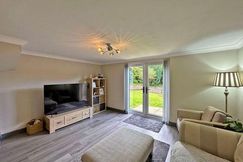 8 Bankside, Wombourne, Wolverhampton, WV5 8BE