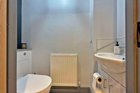 8 Bankside, Wombourne, Wolverhampton, WV5 8BE