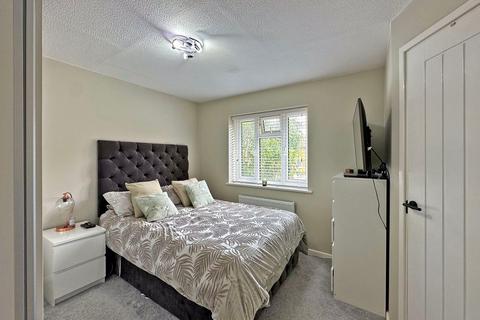 8 Bankside, Wombourne, Wolverhampton, WV5 8BE