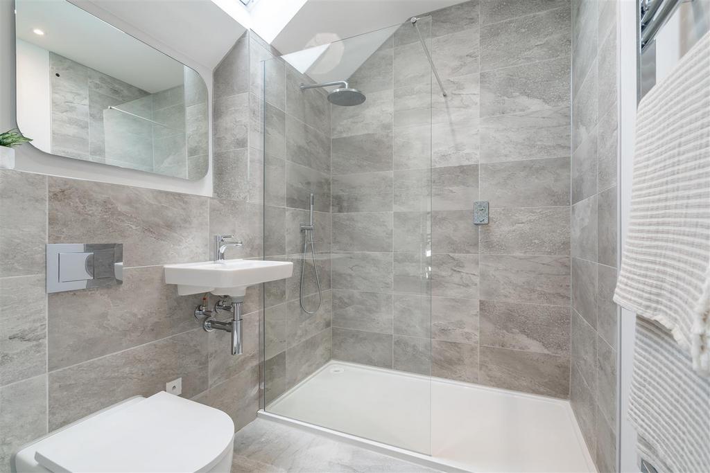 15 Luxury master en-suite.jpg