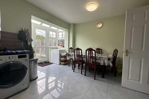 4 bedroom property for sale, Rosebates Drive, London