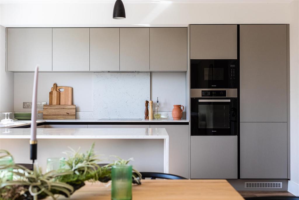 Modern Fitted Kitchen