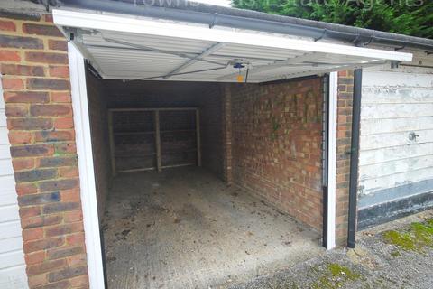 Garage to rent, RIckmansworth Road, Northwood HA6