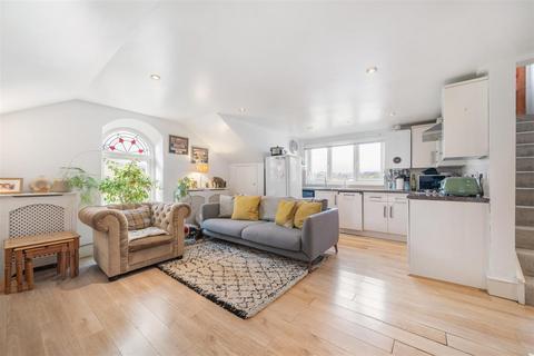 44e Croydon Road, London, SE20 7AE