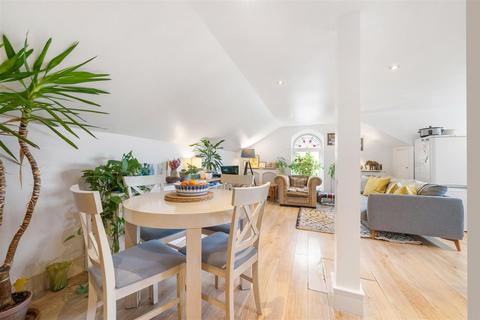 44e Croydon Road, London, SE20 7AE