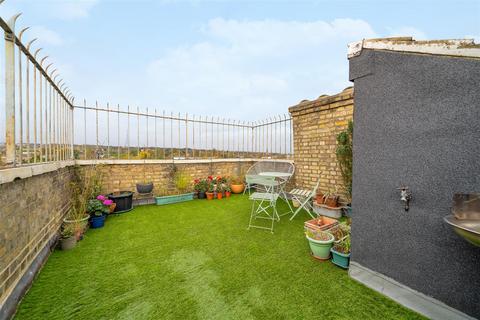 44e Croydon Road, London, SE20 7AE