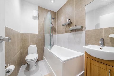 44e Croydon Road, London, SE20 7AE