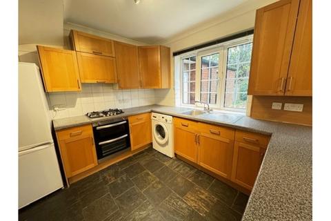 3 bedroom terraced house to rent, Magnolia Road, Grove Park W4