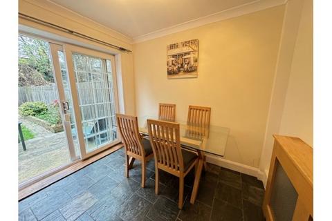 3 bedroom terraced house to rent, Magnolia Road, Grove Park W4