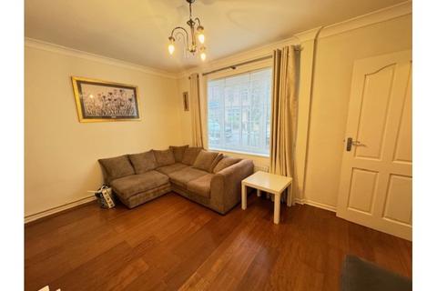 3 bedroom terraced house to rent, Magnolia Road, Grove Park W4