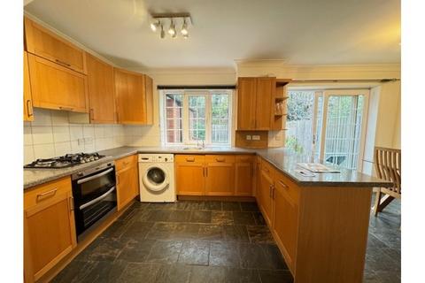 3 bedroom terraced house to rent, Magnolia Road, Grove Park W4