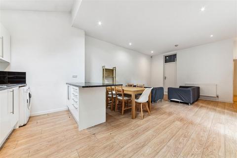 4 bedroom flat to rent, Rushcroft Road, SW2