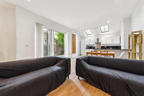 4 bedroom flat to rent, Rushcroft Road, SW2