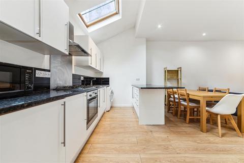 4 bedroom flat to rent, Rushcroft Road, SW2