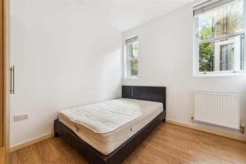 4 bedroom flat to rent, Rushcroft Road, SW2