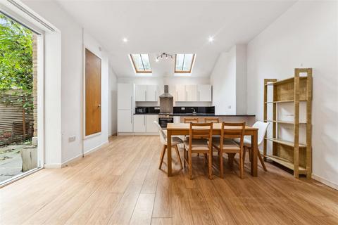 4 bedroom flat to rent, Rushcroft Road, SW2