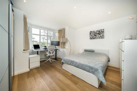 2 bedroom flat for sale, Wricklemarsh Road, London SE3