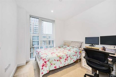 2 bedroom flat to rent, Victory Parade, London SE18