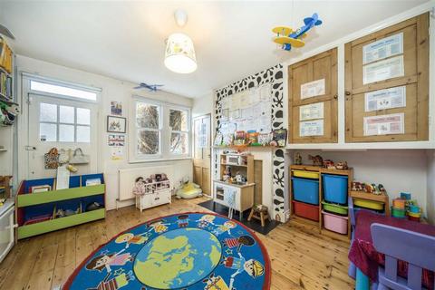 10 Elderslie Road, London, SE9 1UE