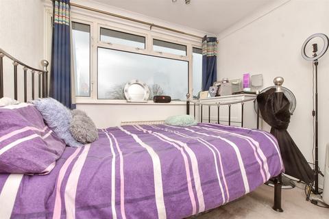 4 Overstone Gardens, Croydon, CR0 7NS