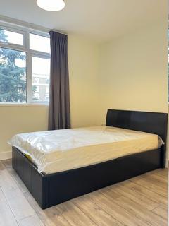 Studio to rent, King Street, London W6