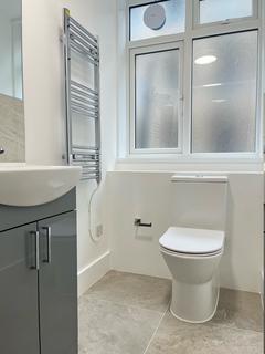 Studio to rent, King Street, London W6