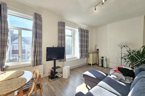 3 bedroom flat to rent, East End Road, London, N2