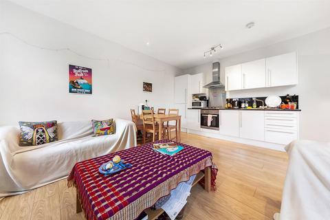 4 bedroom flat to rent, Rushcroft Road, SW2