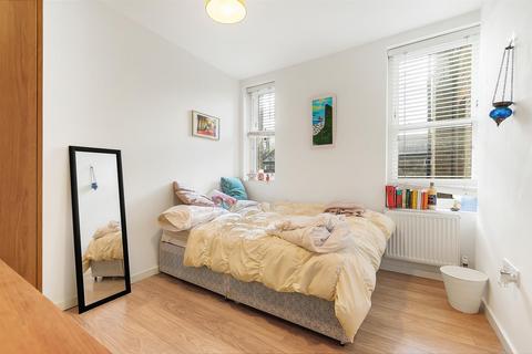 4 bedroom flat to rent, Rushcroft Road, SW2