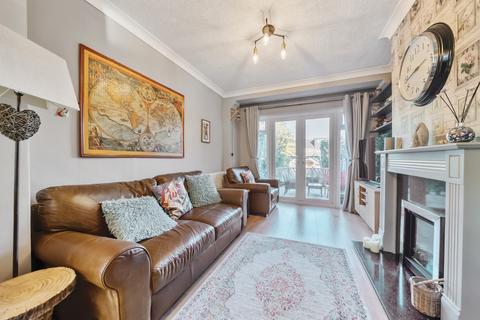 3 bedroom end of terrace house for sale, Garth Close, Morden SM4