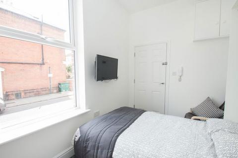 Studio to rent, St Andrews Road, Southsea