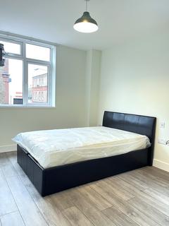 Studio to rent - King Street, London W6