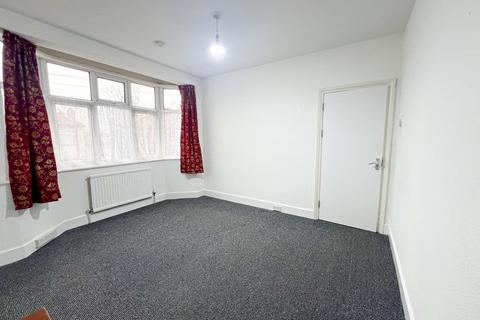 5 bedroom terraced house to rent, Charter Avenue, Ilford, IG2