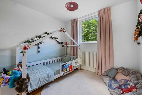 5 Mace Close, London, E1W 2JX