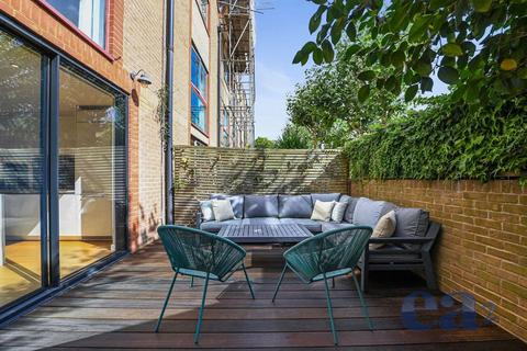 5 Mace Close, London, E1W 2JX