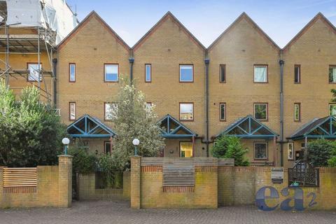 5 Mace Close, London, E1W 2JX